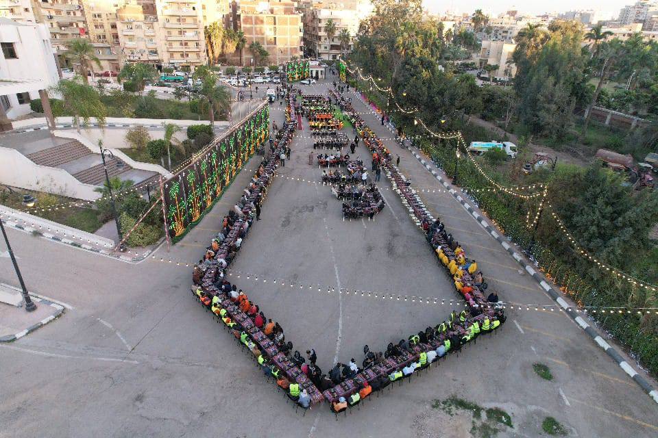 محافظ البحيرة تشارك ١٠٠٠ عامل نظافة حفل الإفطار الجماعي