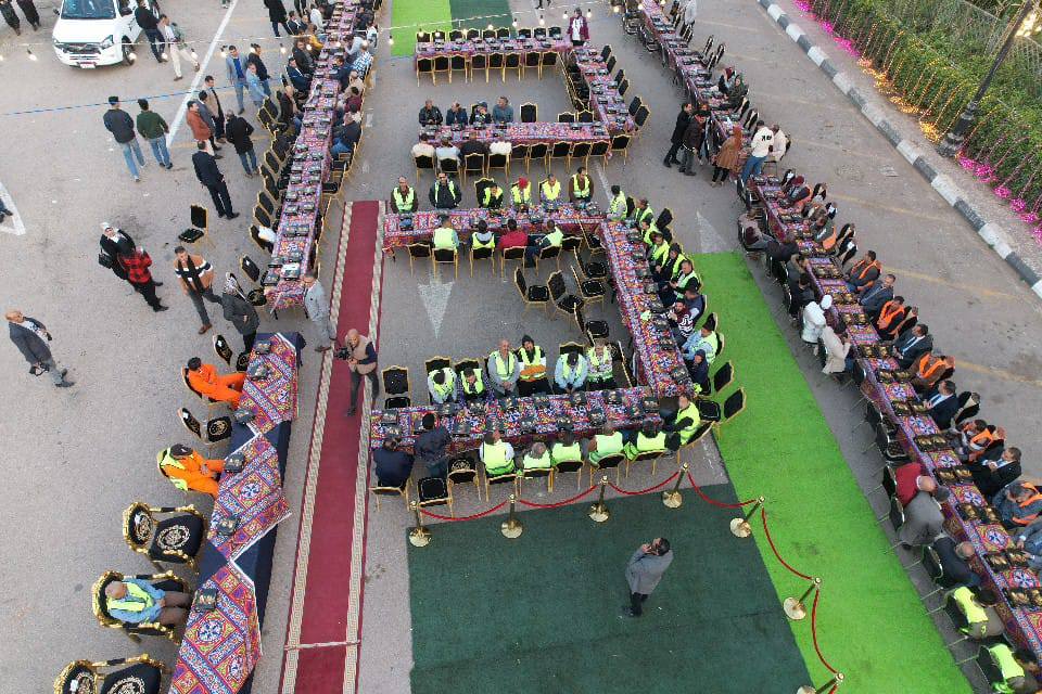 محافظ البحيرة تشارك ١٠٠٠ عامل نظافة حفل الإفطار الجماعي