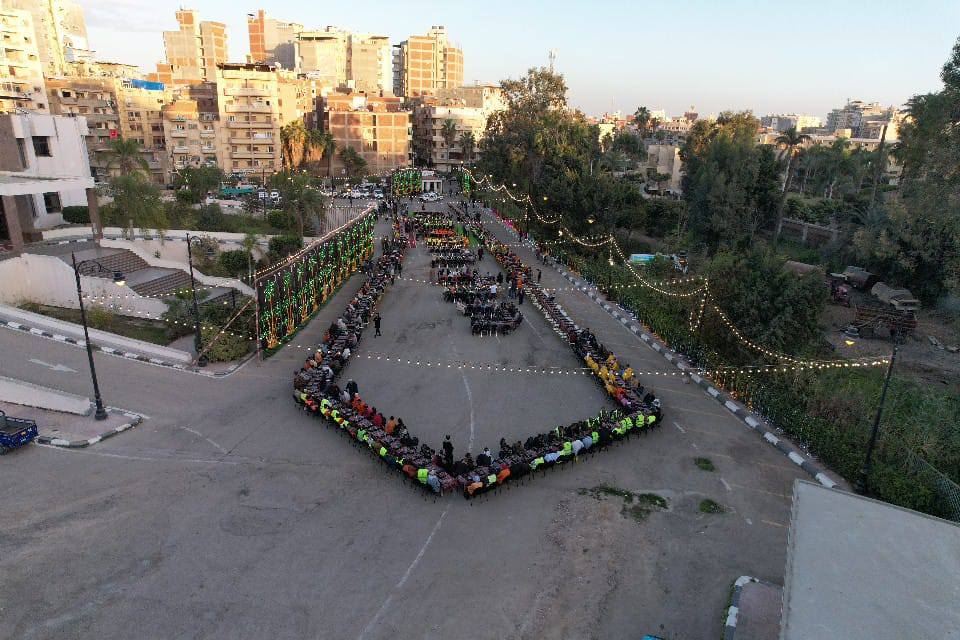 محافظ البحيرة تشارك ١٠٠٠ عامل نظافة حفل الإفطار الجماعي