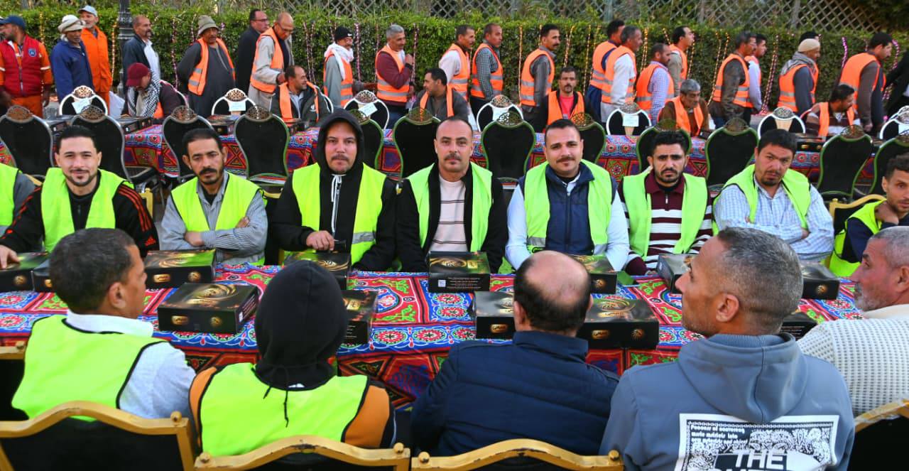 محافظ البحيرة تشارك ١٠٠٠ عامل نظافة حفل الإفطار الجماعي