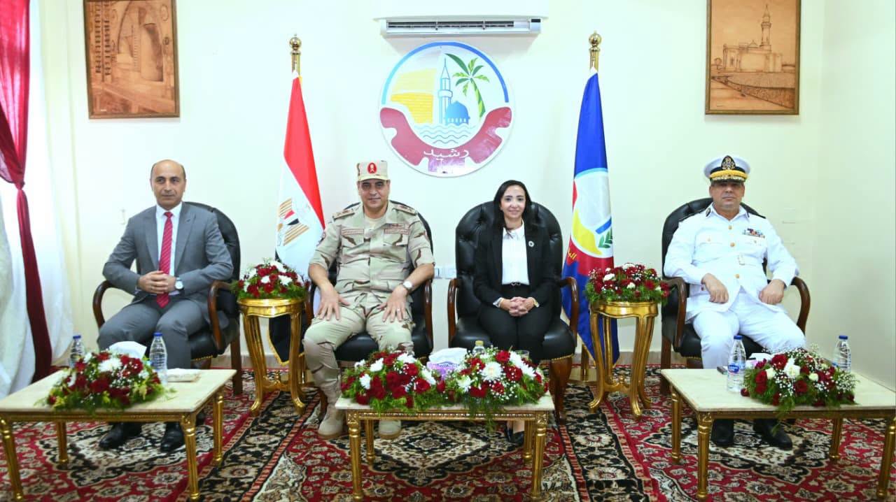 من قلب مدينة البطولات .. شعلة النصر تضيء سماء البحيرة إيذاناً بإنطلاق إحتفالات المحافظة بعيدها القومي الـ٢١٩
